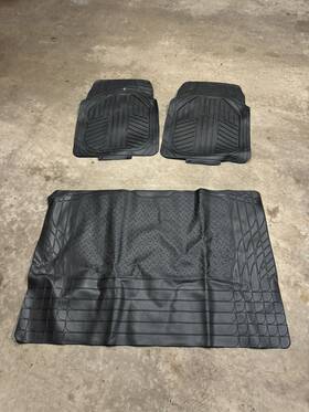 224bl Amazon Basics Heavy Duty Pvc Faux Rubber Car Floor Mats Universal Black