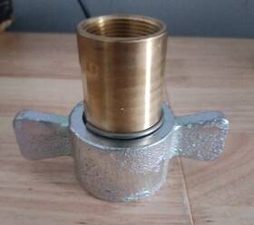 Qdwc202 Buyers Female End 1-1/4 Inch Npt Wing Type Hydraulic Quickcoupler Brass Iron