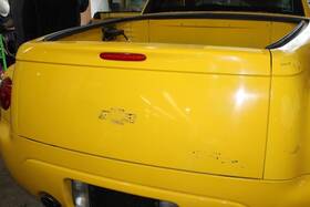 170-1913 Chevrolet 03-06 Ssr Dmg Yellow Rear Tailgate Tail Gate Hatch Lid 3rd Third Brake Light