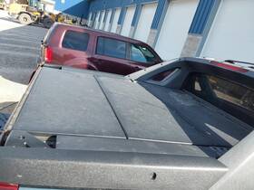 5877936 Chevrolet Used Tonneau Cover Fits 2012 Avalanche 1500 Grade A