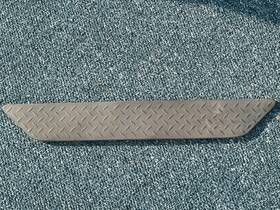 93439997 Chevrolet 2002-2007 Avalanche Gray Plastic Rear Bumper Step Pad Plate Trim Center Moulding