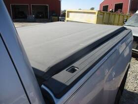 147.gm8n15 Chevrolet Truck Local Pickup Only Silvrdo25 2015 Topper/tonneau 1608982