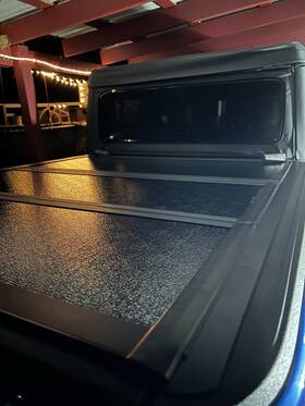 Gc34010 Gator Covers Efx Hard Tri-fold Tonneau Cover Fits 2020-2024 Jeep Gladiator 5ft Bed