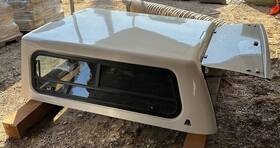 2445991 Leer Brand Truck Topper / Used White Great Condition