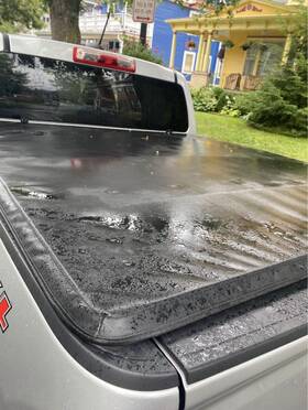 1385954 Realtruck Gator Sfx Tri-fold Tonneau Cover Pre Owned Excellent Condition Need Gone Asap