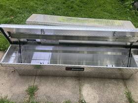 200102-9-01 Red Armour 200102-9-0 Two Redarmour Saddle Truck Toolbox Model Serial # 1614794423