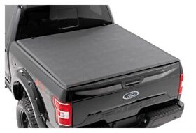 Rc46319640 Rough Country Vinyl Tri-fold Tonneau Cover For 09-18 Ram 1500 6.4foot