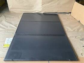 Hc-c814 Rugged Liner 645698 Tri-fold Tonneau Bed Cover For 14-18 Chevy Gmc 8-foot