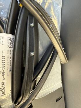 1910991-00-b Tesla Cybertruck Under Bed Compartment Tub Seal S